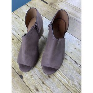 Qupid Women's Block Heel Side Zipper Bootie Tan‎ Women's Size 8